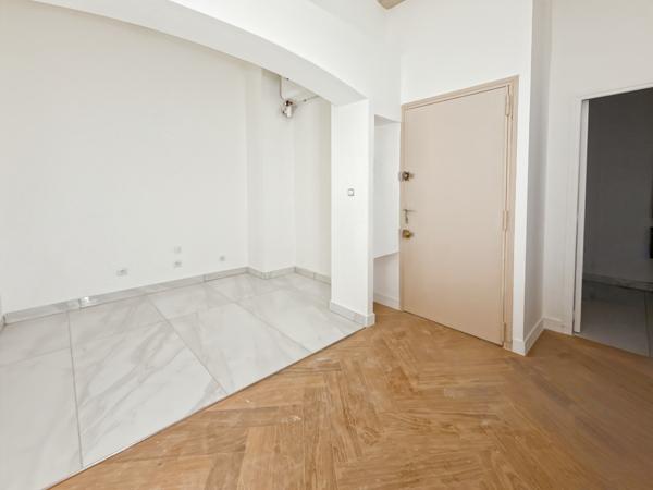 Marseille (13001) À Louer – Petit T2 rénové avec climatisation – Rue Glandevès – Proximité Vieux-Port