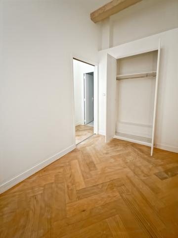 Marseille (13001) À Louer – Petit T2 rénové avec climatisation – Rue Glandevès – Proximité Vieux-Port