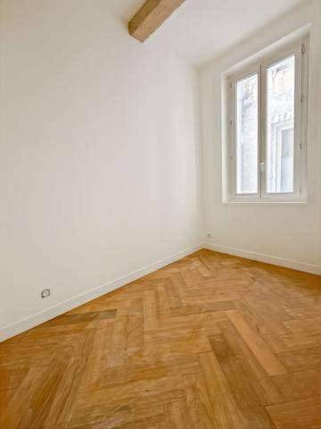 Marseille (13001) À Louer – Petit T2 rénové avec climatisation – Rue Glandevès – Proximité Vieux-Port
