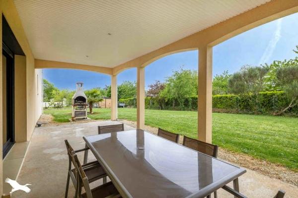 Maison à vendre |                                       Ruffec |                                        5 pièces  |  131 m²