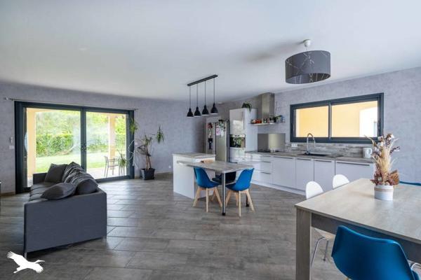 Maison à vendre |                                       Ruffec |                                        5 pièces  |  131 m²