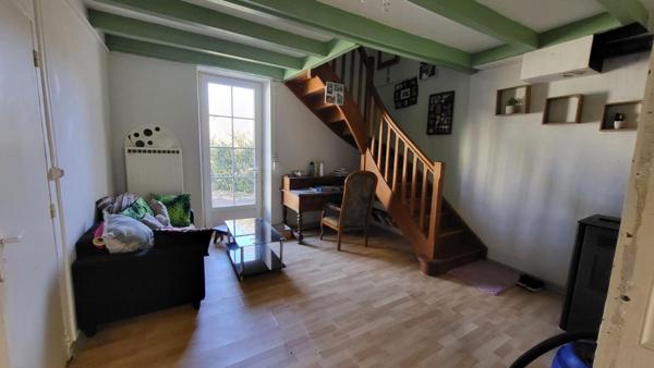33220  proche Pineuilh Maison de 158 m² dépendances pierres  sur parcelle 7645m²