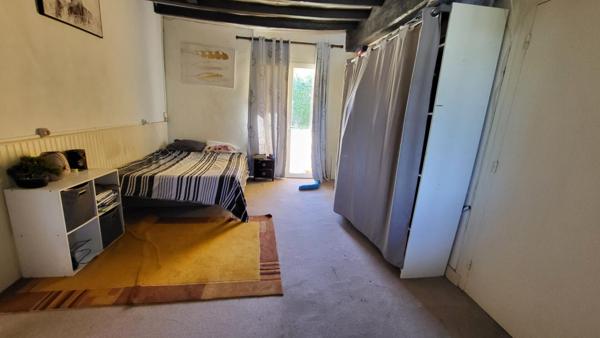 33220  proche Pineuilh Maison de 158 m² dépendances pierres  sur parcelle 7645m²