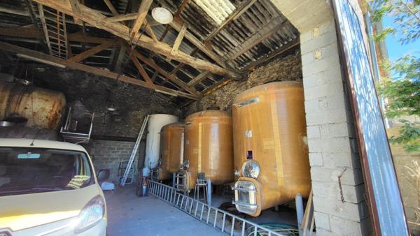 33220  proche Pineuilh Maison de 158 m² dépendances pierres  sur parcelle 7645m²