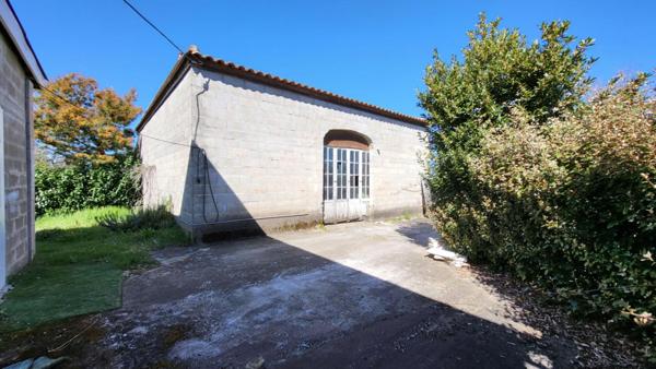 33220  proche Pineuilh Maison de 158 m² dépendances pierres  sur parcelle 7645m²