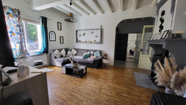 33220  proche Pineuilh Maison de 158 m² dépendances pierres  sur parcelle 7645m²