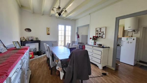 33220  proche Pineuilh Maison de 158 m² dépendances pierres  sur parcelle 7645m²
