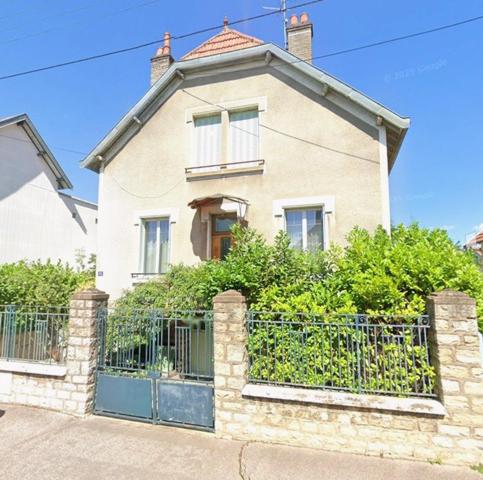 Maison 6 pièces- 115 m2- 4 chambres et jardin de 460 m².