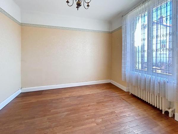 Maison 6 pièces- 115 m2- 4 chambres et jardin de 460 m².