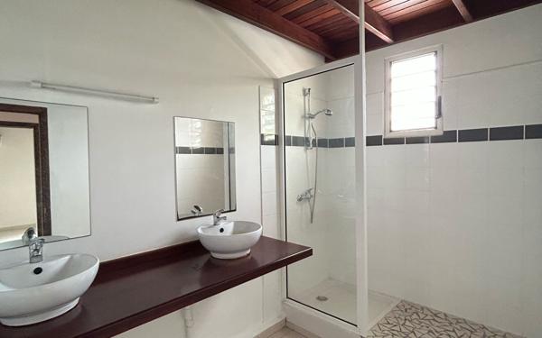 Appartement à louer    2 pièces •  Remire-Montjoly