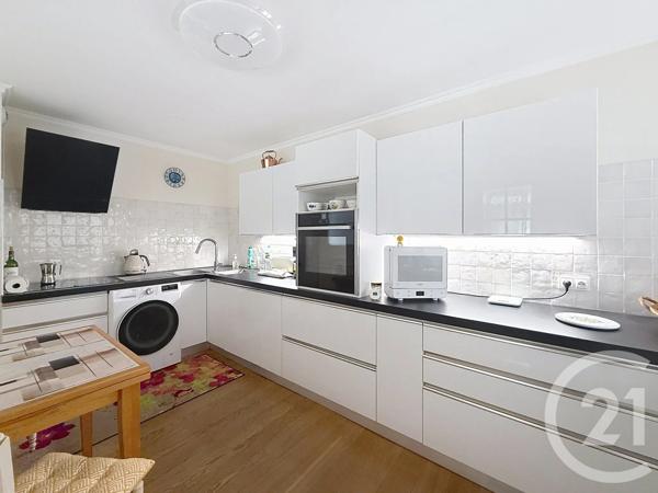 Appartement F4 à vendre  4 pièces - 98 m 2   LA BAULE  - 44