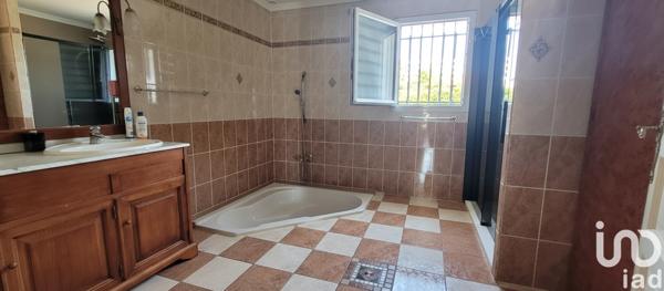 Maison à vendre 8 pièces 205 m² Saint-Jean-d'Angély