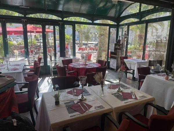 AIX LES BAINS (73) Restaurant Centre Ville, Grande Terrasse