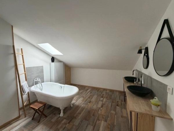 PLAISANCE (32)proche: BELLE MAISON DE CAMPAGNE rénovée 170m2,  économique, sans VOISIN, au CALME, jardin 3300m2 clos, dependances