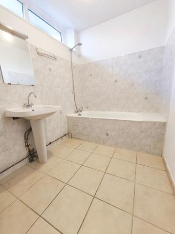 Maison à vendre 86 500 € Fleury 4 p 70 m² DPE F