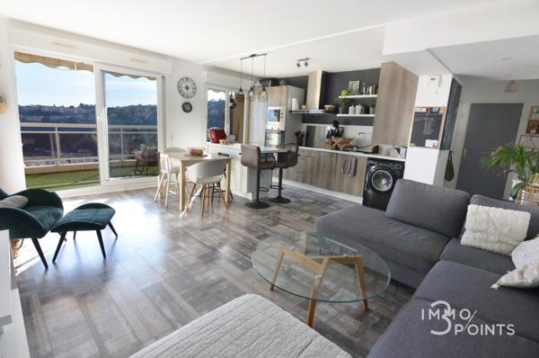 Nice (06100) NICE NORD / Superbe T3 d'environ 65m² + terrasse profonde, traversant avec VUE MER panoramique