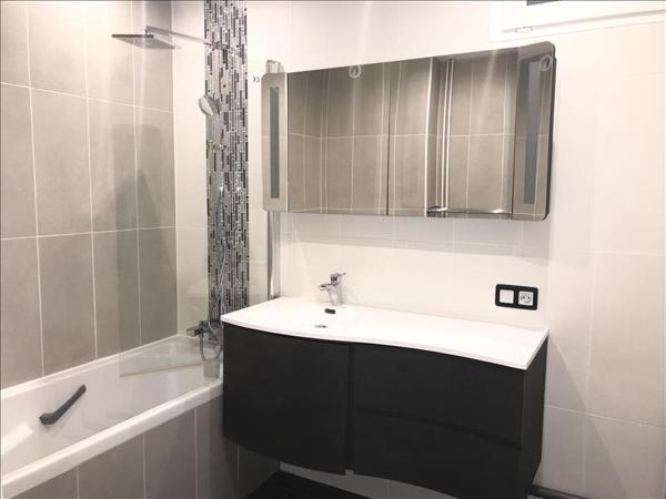 Appartement à louer 1 010 € CC TASSIN LA DEMI LUNE 4 p 79 m² DPE E