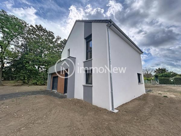 MAISON NEUVE trois chambres - Confort moderne à proximité directe du centre de BREHAL.