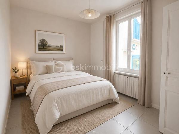 QUARTIER CAPOUCHINE.

Je vous invite dans cette maison pleine de charme, au calme. 
Venez découvrir cette maison au charme fou de 79 m²environ, sur son terrain de 287 m² environ où il fait bon vivre !

Elle se compose : En rez de jardin, de sa cuisine, salon séjour, deux chambres, un accès à la cave en sous-sol, salle de bains, un couloir traversant donnant  sur sa terrasse couverte par une pergola, un atelier indépendant, son terrain à l’abri des regards.
Accès aux combles, pour une surface de rangement.
Un petit garage, vient compléter le tableau.

Un bel espace jardin à l’abri des regards, une cave de 19 m² et un garage 11 m² et un atelier de 6m² viennent compléter le tableau.