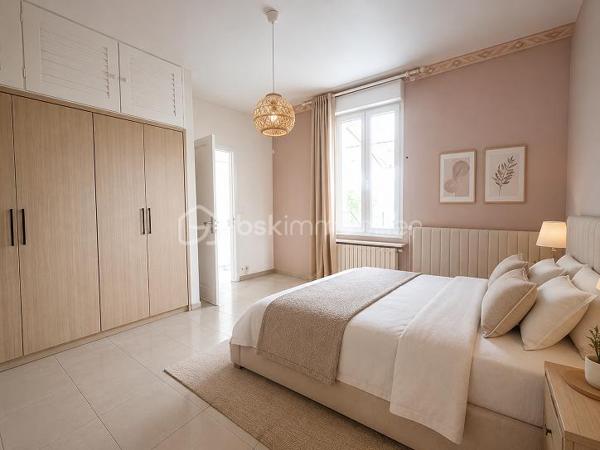 QUARTIER CAPOUCHINE.

Je vous invite dans cette maison pleine de charme, au calme. 
Venez découvrir cette maison au charme fou de 79 m²environ, sur son terrain de 287 m² environ où il fait bon vivre !

Elle se compose : En rez de jardin, de sa cuisine, salon séjour, deux chambres, un accès à la cave en sous-sol, salle de bains, un couloir traversant donnant  sur sa terrasse couverte par une pergola, un atelier indépendant, son terrain à l’abri des regards.
Accès aux combles, pour une surface de rangement.
Un petit garage, vient compléter le tableau.

Un bel espace jardin à l’abri des regards, une cave de 19 m² et un garage 11 m² et un atelier de 6m² viennent compléter le tableau.