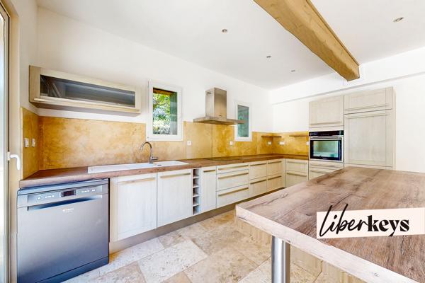 PROPRIÉTÉ DE CARACTÈRE EN PIERRES – VOLUME EXCEPTIONNEL DE 214 M² SUR 2239 M² DE TERRAIN – QUARTIER LES SELVES