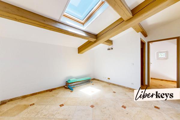 PROPRIÉTÉ DE CARACTÈRE EN PIERRES – VOLUME EXCEPTIONNEL DE 214 M² SUR 2239 M² DE TERRAIN – QUARTIER LES SELVES