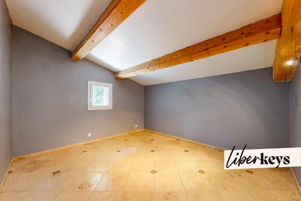 PROPRIÉTÉ DE CARACTÈRE EN PIERRES – VOLUME EXCEPTIONNEL DE 214 M² SUR 2239 M² DE TERRAIN – QUARTIER LES SELVES