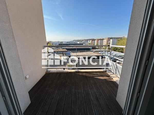 Location Appartement 3 pièces 55.4 m² - 104 BLD DE L'EUROPE Pierre Benite 69310