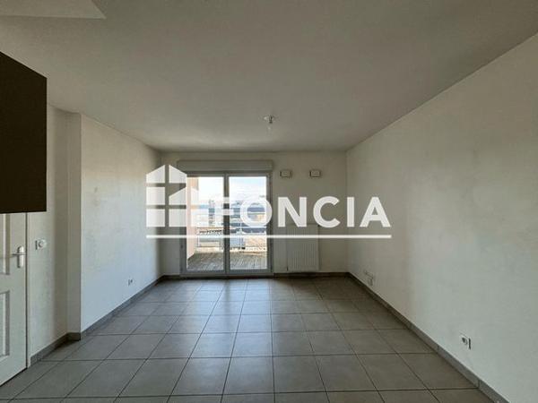 Location Appartement 3 pièces 55.4 m² - 104 BLD DE L'EUROPE Pierre Benite 69310