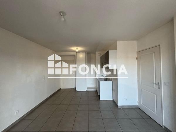 Location Appartement 3 pièces 55.4 m² - 104 BLD DE L'EUROPE Pierre Benite 69310