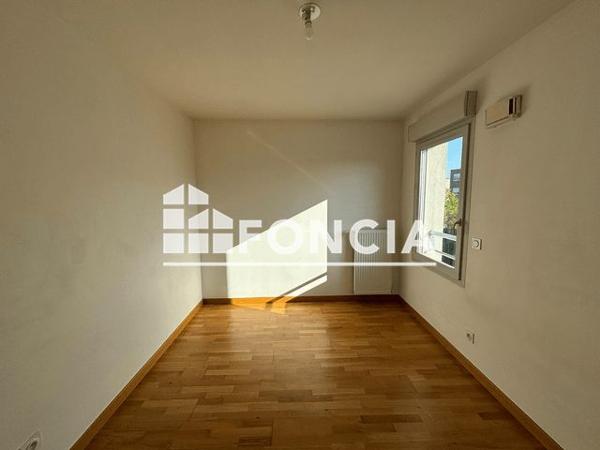 Location Appartement 3 pièces 55.4 m² - 104 BLD DE L'EUROPE Pierre Benite 69310