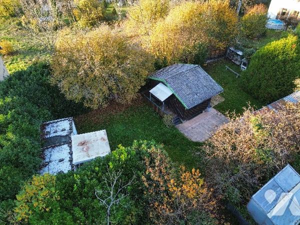 Chalet cosy avec dépendances à Épersy – Terrain constructible de 592 m²