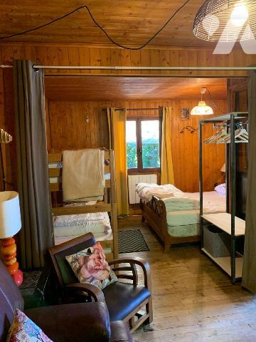 Chalet cosy avec dépendances à Épersy – Terrain constructible de 592 m²