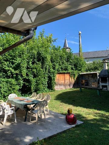 Chalet cosy avec dépendances à Épersy – Terrain constructible de 592 m²