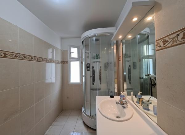 Rare ? Appartement 3 pièces 61,3 m² avec Terrasse 32 m² ? Bord de Canal ? 5 min MétroRare ? Appartement 3 pièces 61,3 m² avec Terrasse 32 m² ? Bord de Canal ? 5 min Métro