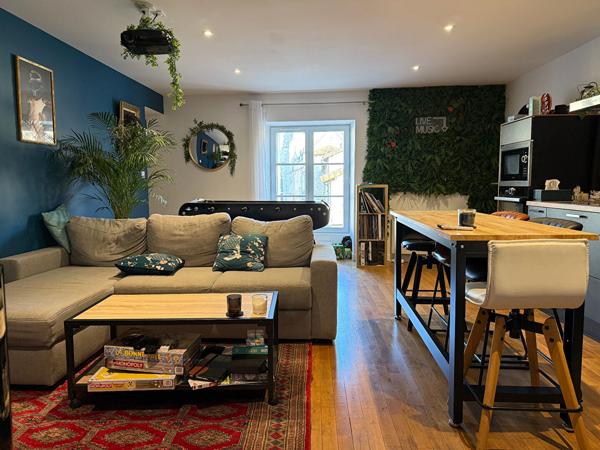 BEL APPARTEMENT T4 - CENTRE BOURG LIGUGÉ , Liguge