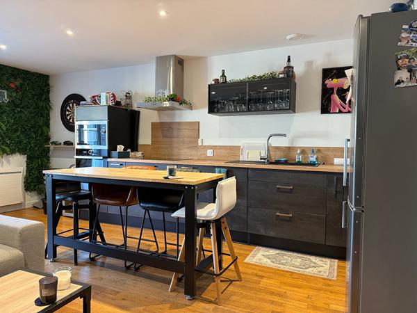 BEL APPARTEMENT T4 - CENTRE BOURG LIGUGÉ , Liguge