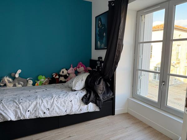 BEL APPARTEMENT T4 - CENTRE BOURG LIGUGÉ , Liguge