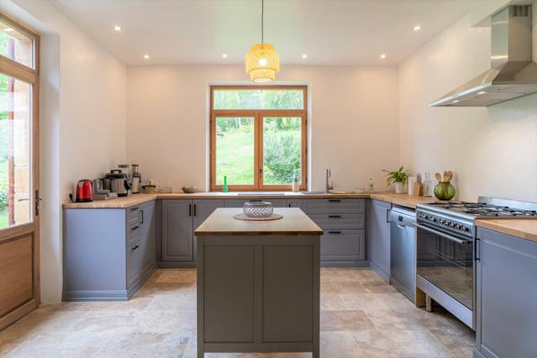 Salviac (46340) Moulin rénové avec 3 gîtes, dépendance et piscine sur 8,3 ha