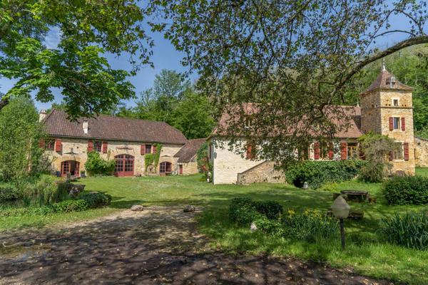 Salviac (46340) Moulin rénové avec 3 gîtes, dépendance et piscine sur 8,3 ha