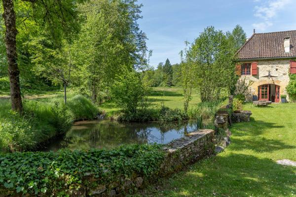Salviac (46340) Moulin rénové avec 3 gîtes, dépendance et piscine sur 8,3 ha