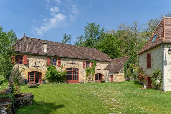 Salviac (46340) Moulin rénové avec 3 gîtes, dépendance et piscine sur 8,3 ha