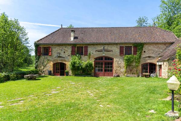 Salviac (46340) Moulin rénové avec 3 gîtes, dépendance et piscine sur 8,3 ha