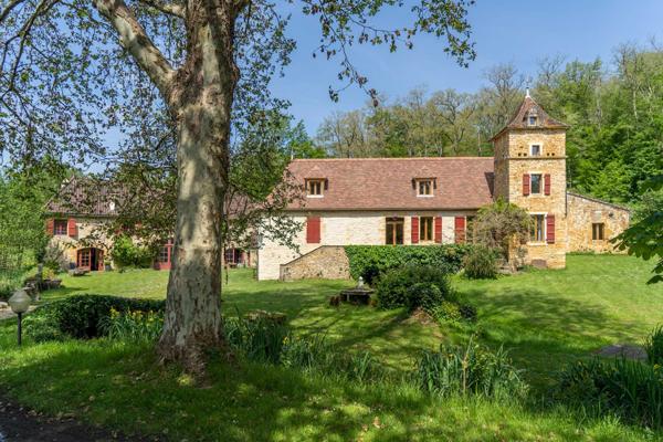 Salviac (46340) Moulin rénové avec 3 gîtes, dépendance et piscine sur 8,3 ha