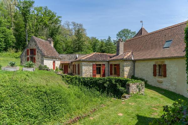 Salviac (46340) Moulin rénové avec 3 gîtes, dépendance et piscine sur 8,3 ha