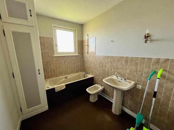 Maison Moulins 7 pièce(s) 180 m2 + garage + dépendance + puits