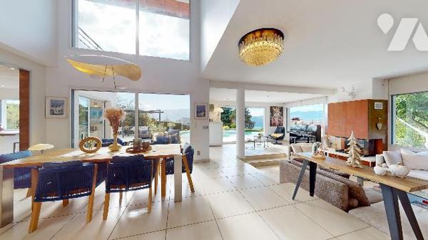 Villa d’exception à Pugny-Chatenod : vue lac, piscine, terrasses et prestations haut de gamme.