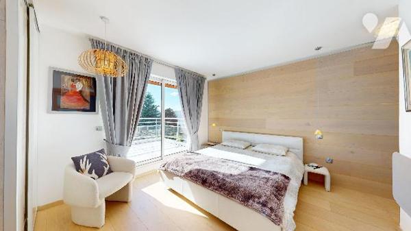 Villa d’exception à Pugny-Chatenod : vue lac, piscine, terrasses et prestations haut de gamme.