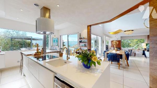 Villa d’exception à Pugny-Chatenod : vue lac, piscine, terrasses et prestations haut de gamme.