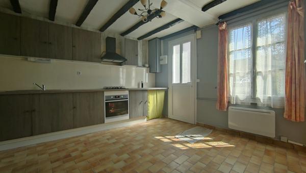 PLEIN CENTRE VILLE, TRES BELLE MAISON ANCIENNE RENOVEE DE 100 M² HAB AVEC TROIS CHAMBRES ET VERANDA NEUVE Beauvais (60000)